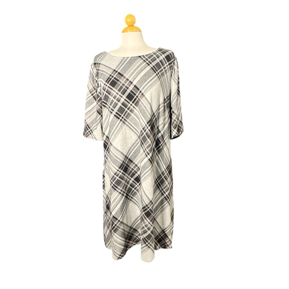 R&K Dresses & Skirts - R&K Black and White Plaid Long Sleeve Dress